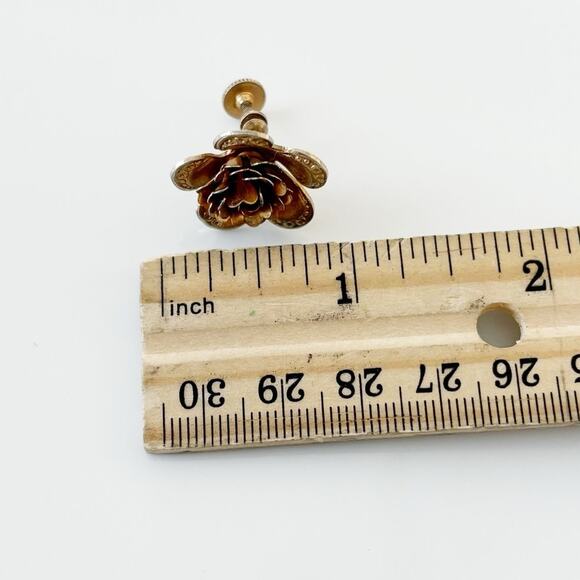 Vintage Gold Tone Flower Screw-Back Earrings - Picture 7 of 10